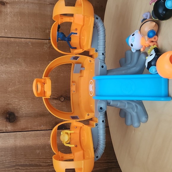 Octonauts Above & Beyond Octopod Adventure Playset with additional figures - Picture 5 of 6